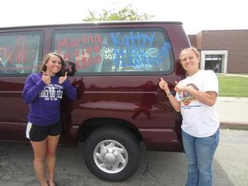 State Track Decorating the Vans - Photo Number 4